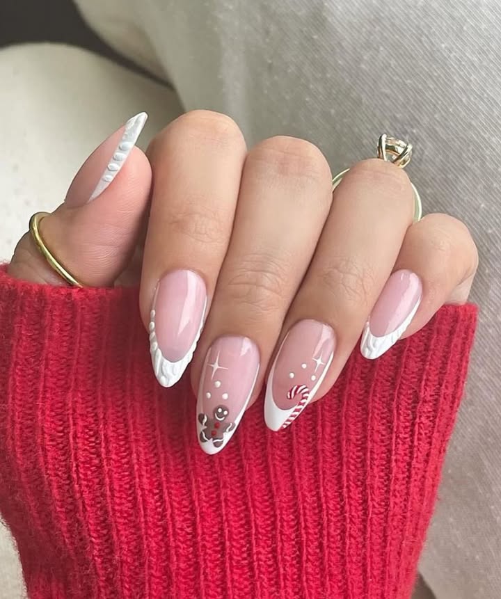 Christmas-themed-pearl-white-french-tips-nails-with-seasonal-details.