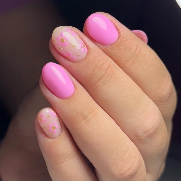 Bubblegum-floral-short-nail-idea.jpg