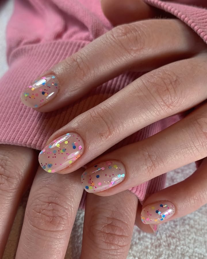 Confetti-sparkle-nail-design-2025.jpg