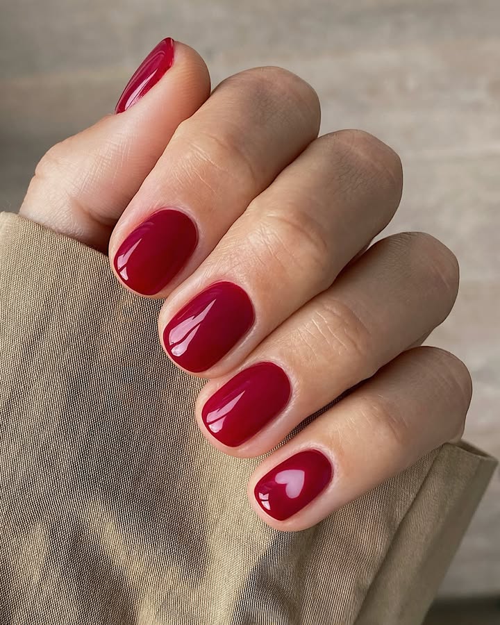 Glossy-red-summer-short-nail-design.jpg