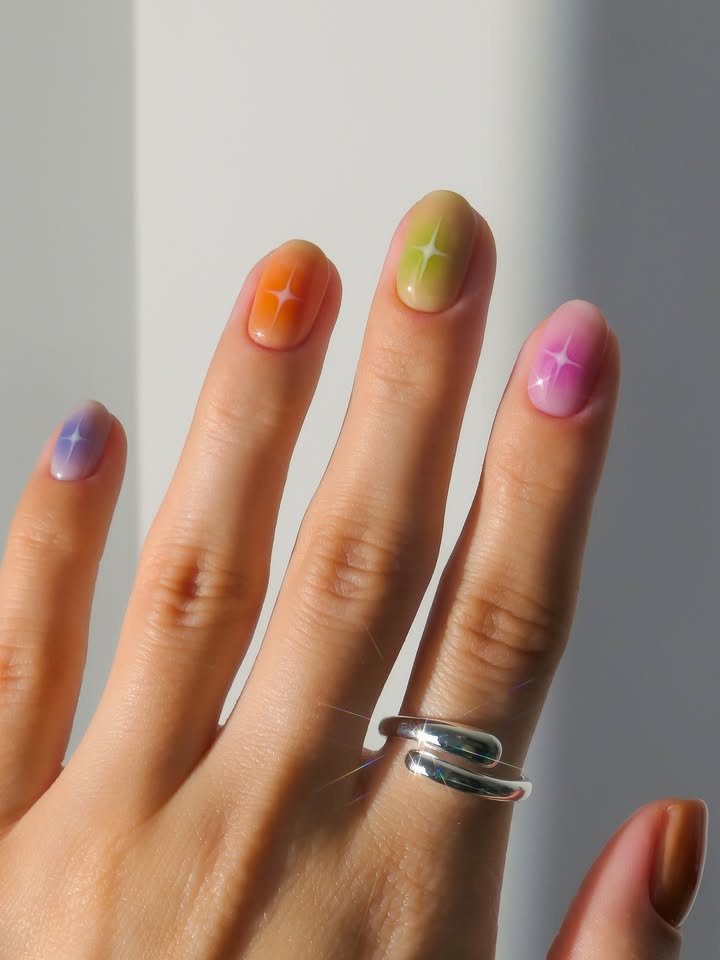 Neon-ombre-short-summer-nails.jpg