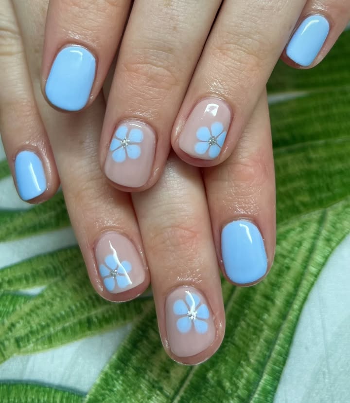 Pastel-blues-short-floral-nail-designs.jpg