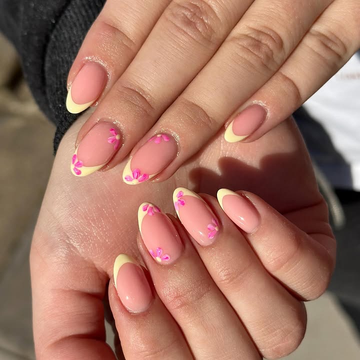 Peach-nude-French-tip-nails-with-yellow-tips-and-pink-flowers.__.jpg