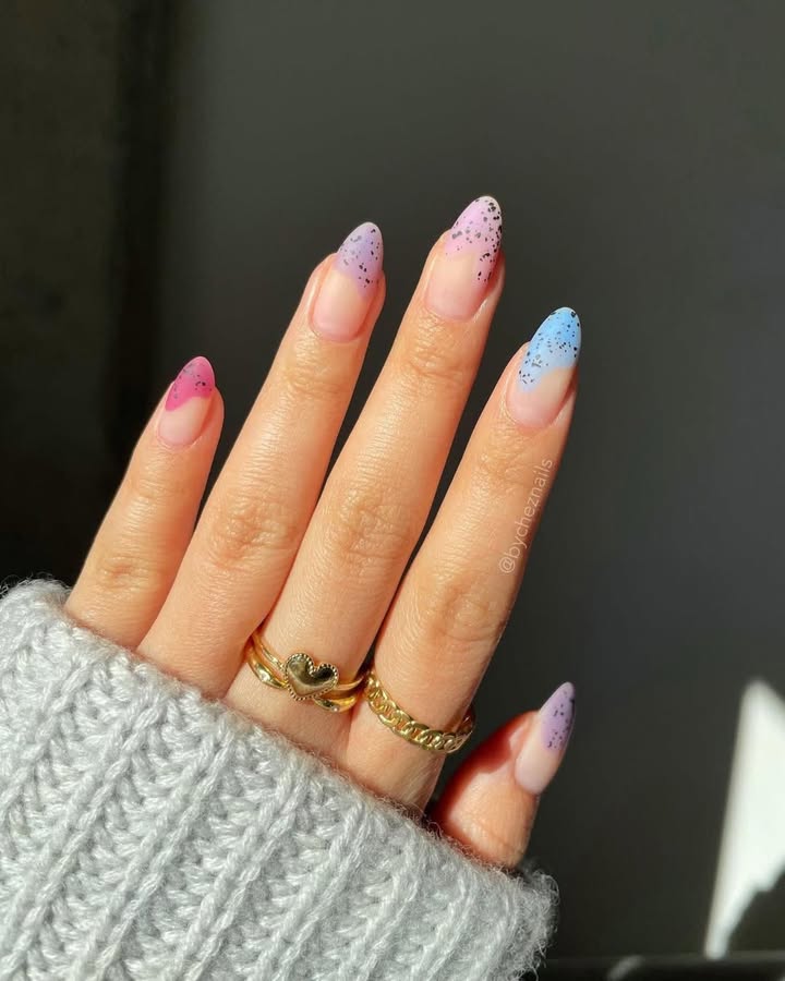 Playful-pastel-summer-beach-nails_.jpg