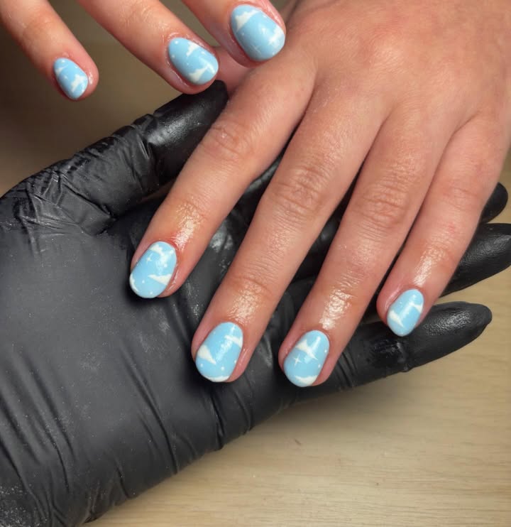 Sea-kissed-summer-beach-nails.jpg