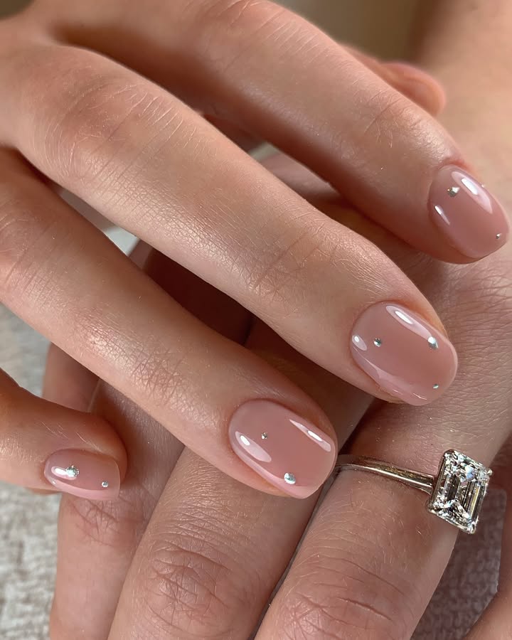 Silver-fleck-nude-summer-nails.jpg
