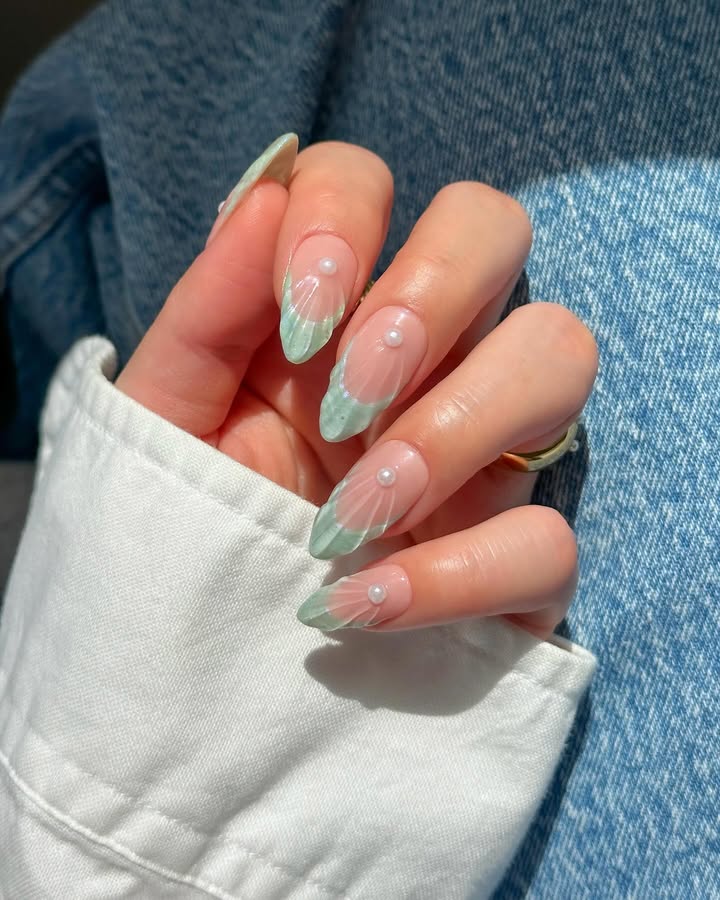 Soft-coral-summer-beach-nails_.jpg