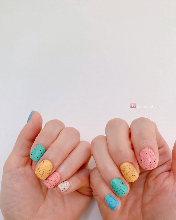 Speckled-Bliss-beach-summer-manicure.jpg