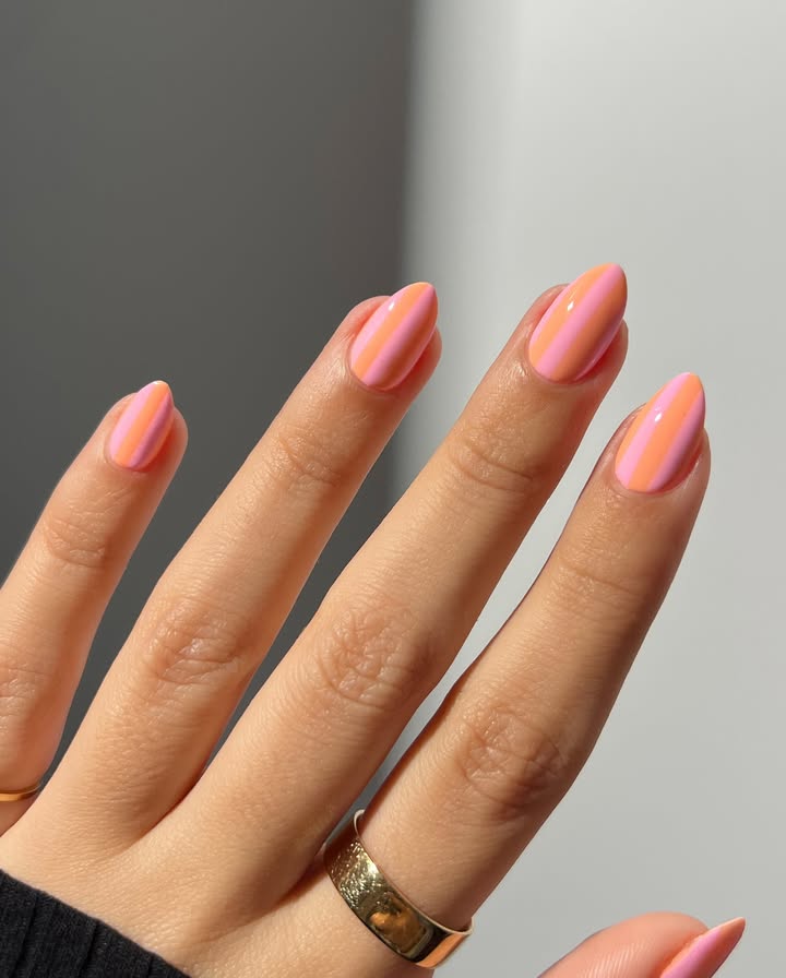 Striped-flair-summer-beach-nails_.jpg