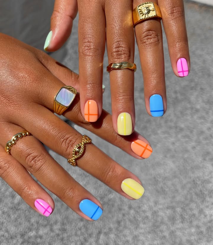 Summer-Stripes-Seaside-Manicure-Ideas.jpg