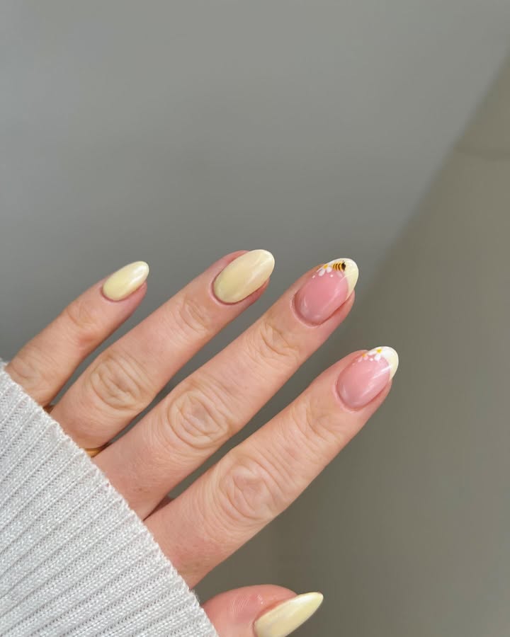 Bee-floral-nails-for-summer