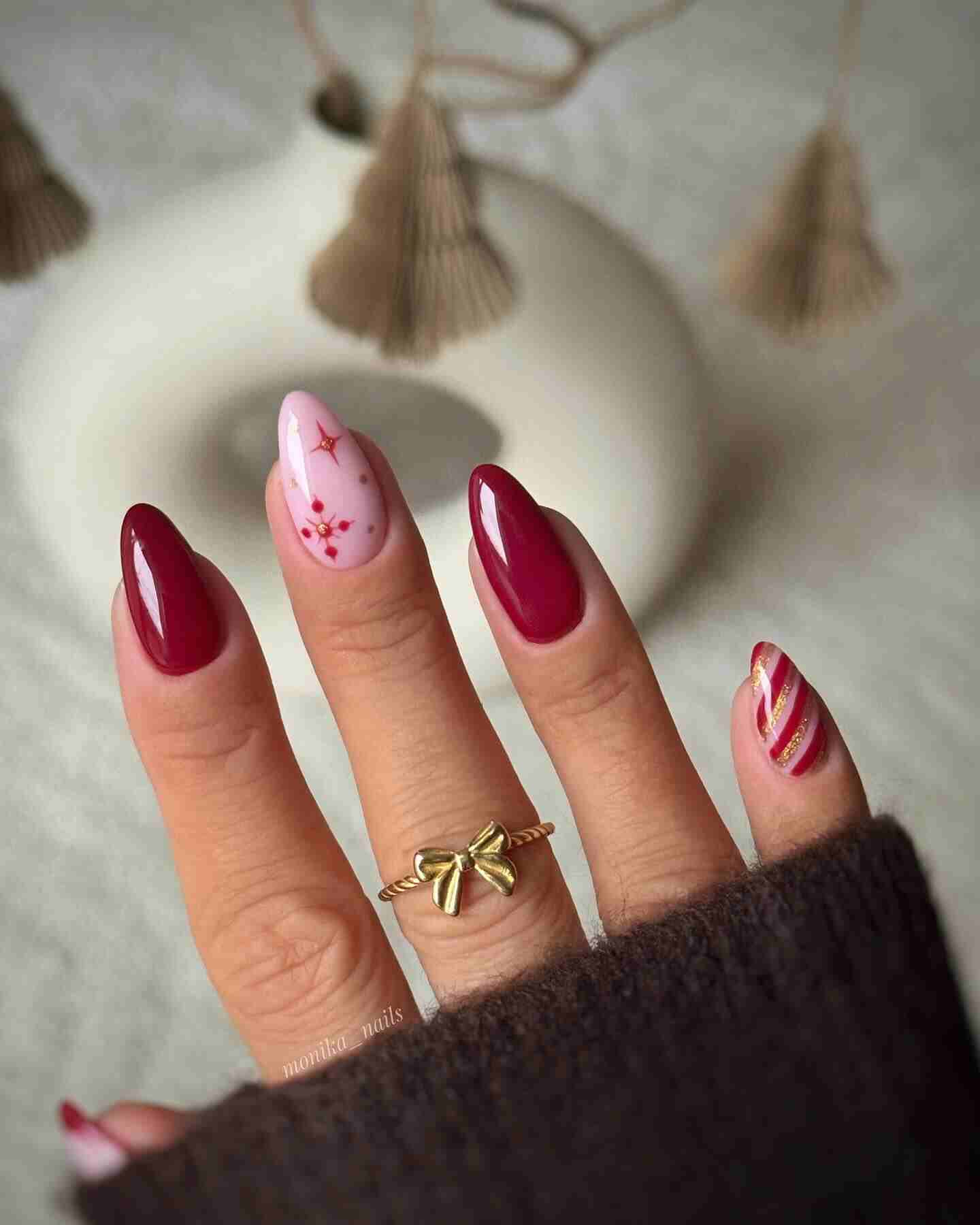 Blush-and-red-glitter-fall-nails-desing2025.jpg