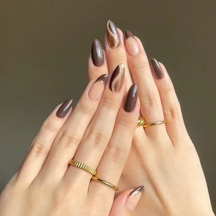 Brown-and-beige-swirl-fall-nails.webp