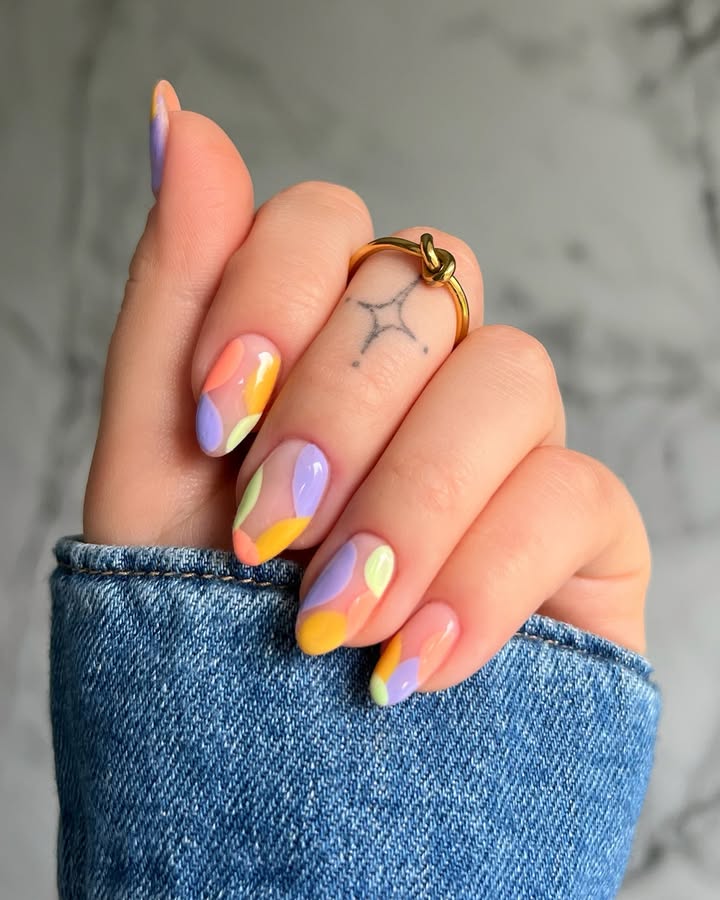 Cotton-candy-cute-sunny-nails.jpg