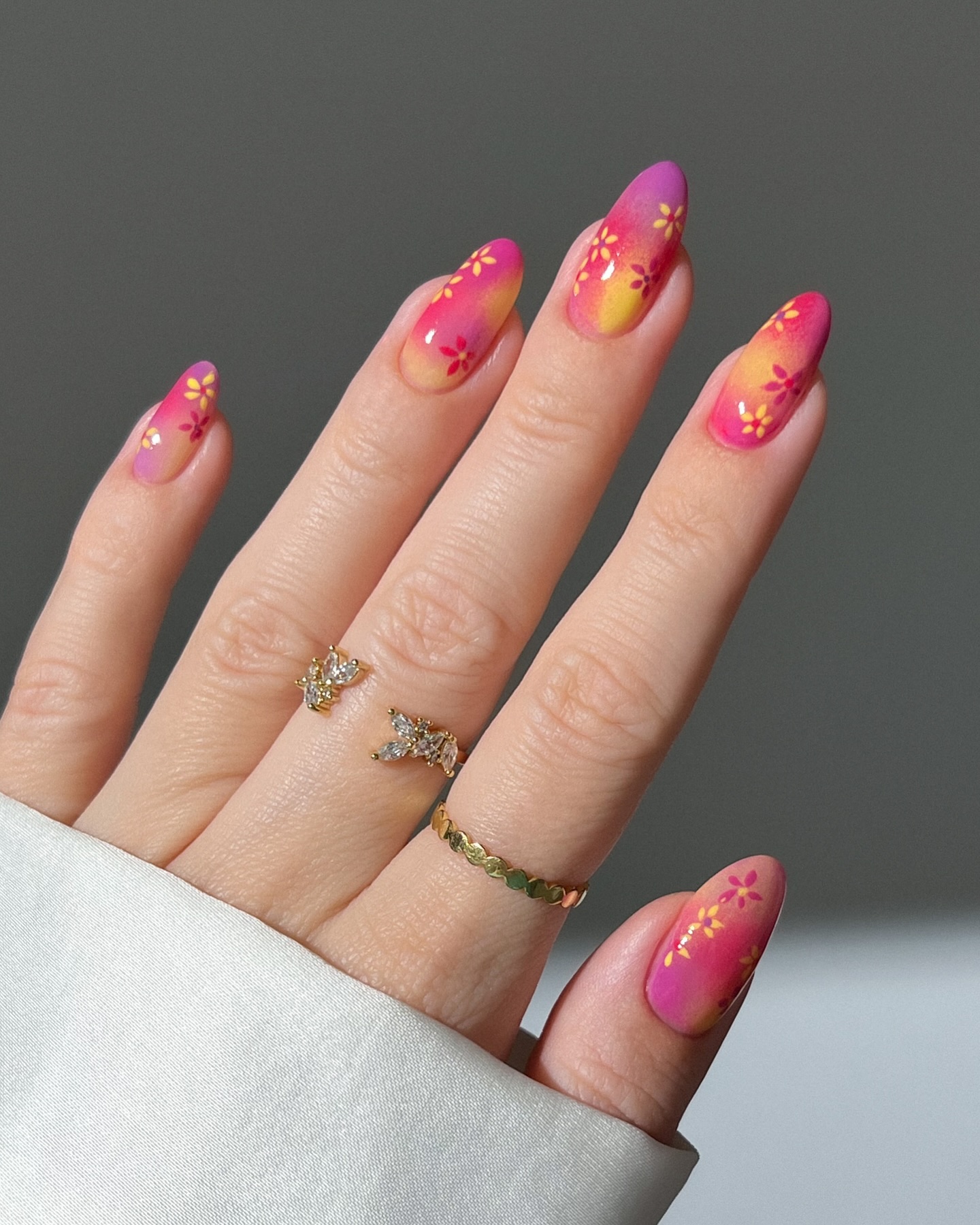 Floral-gradient-summer-nails-desing
