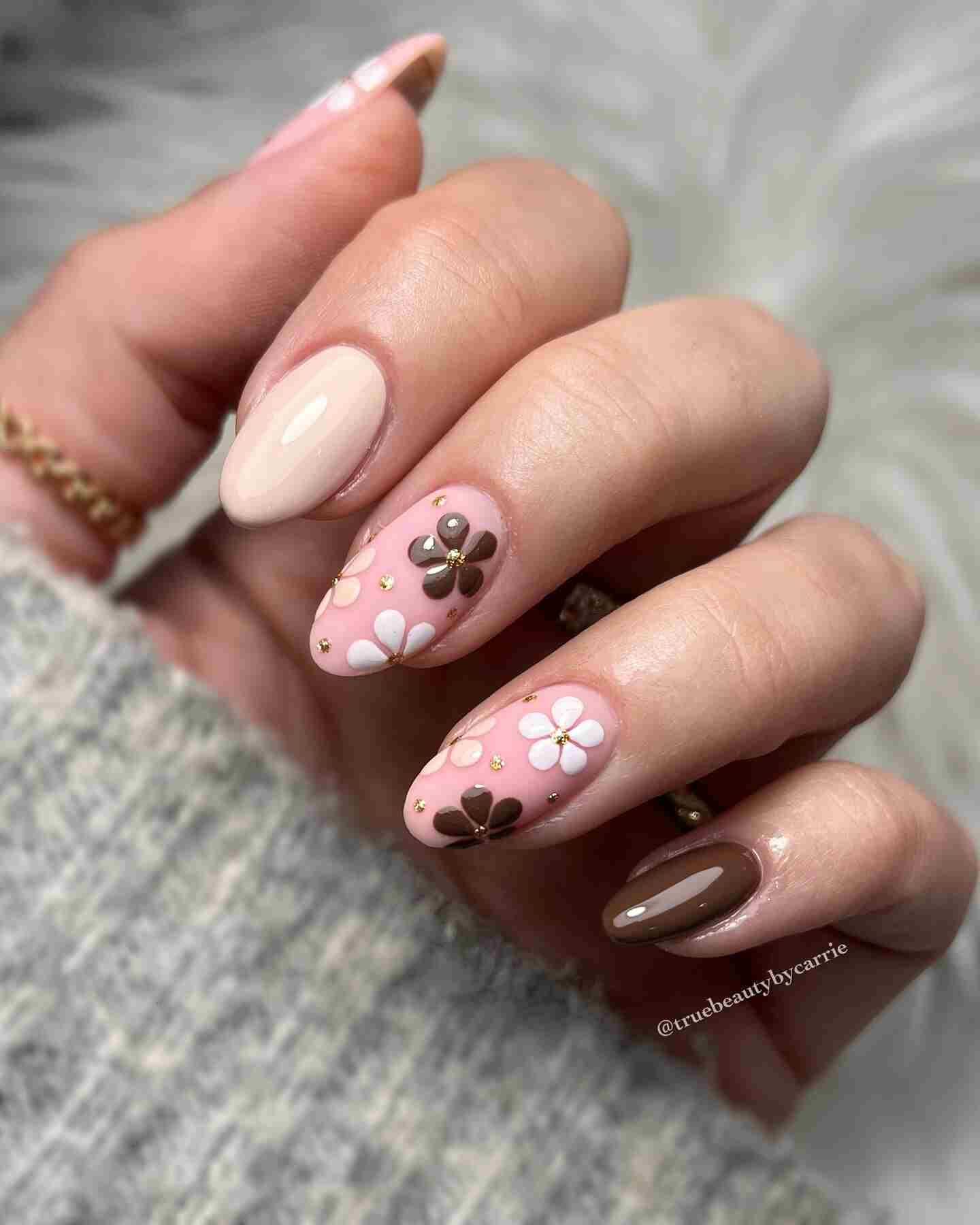 Floral-neutral-fall-nails-with-cocoa-tones_.jpg