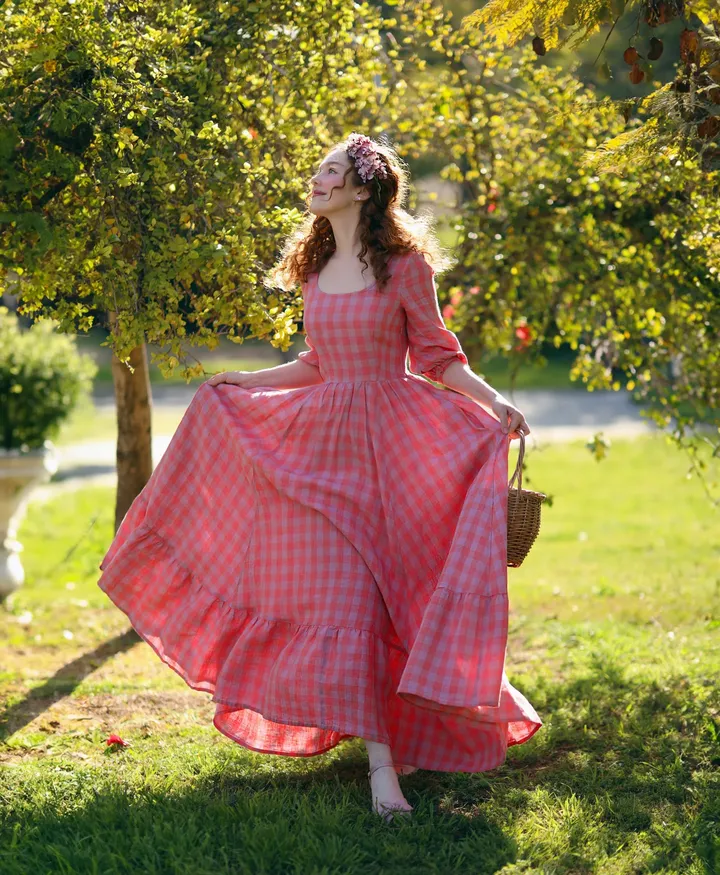 Gingham-coquette-look-for-fall-days.webp