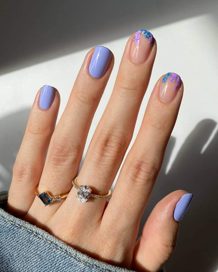 Lilac-confetti-summer-nails-inspo
