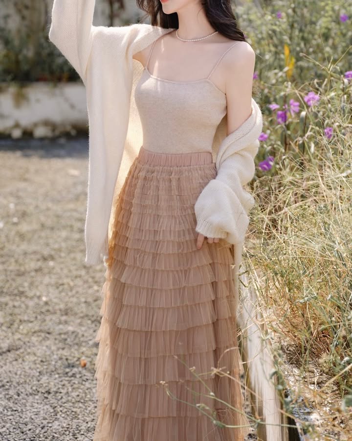 Mocha-toned-romantic-fall-fashion-edit.jpg