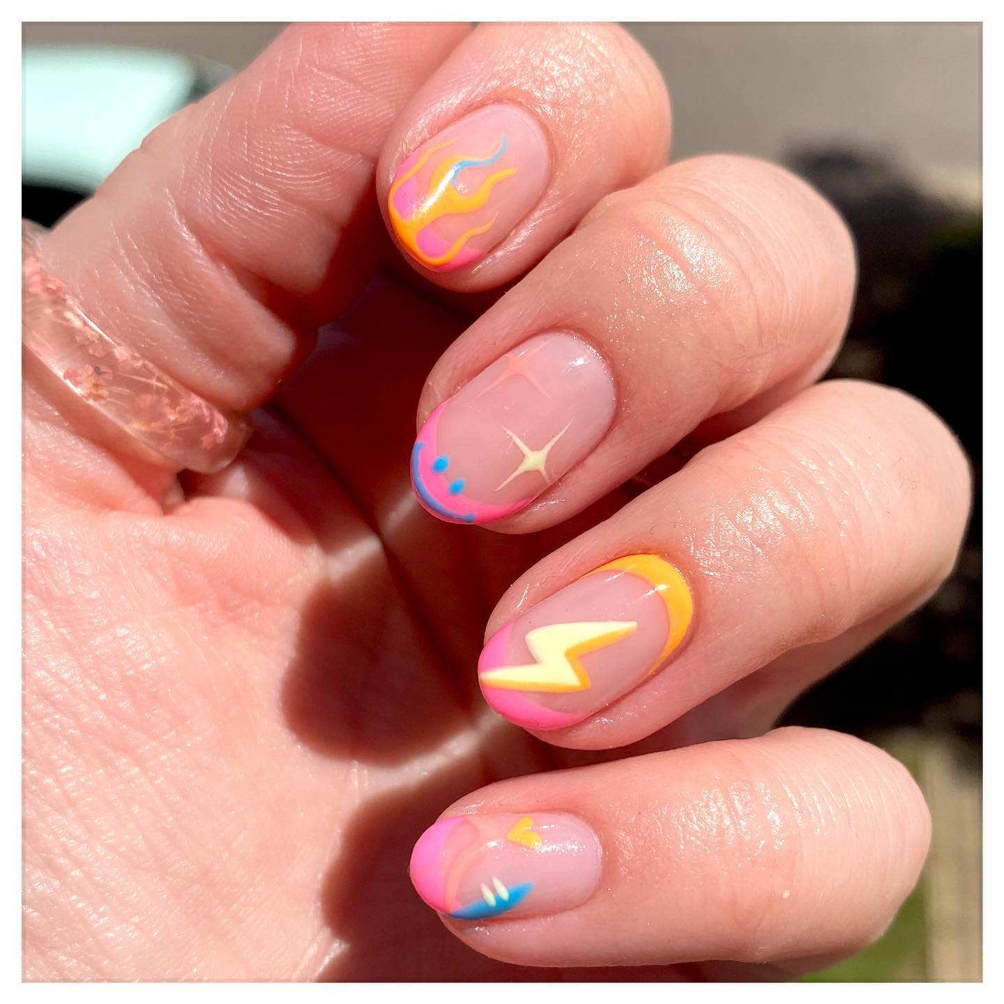 Neon-art-summer-nails-look