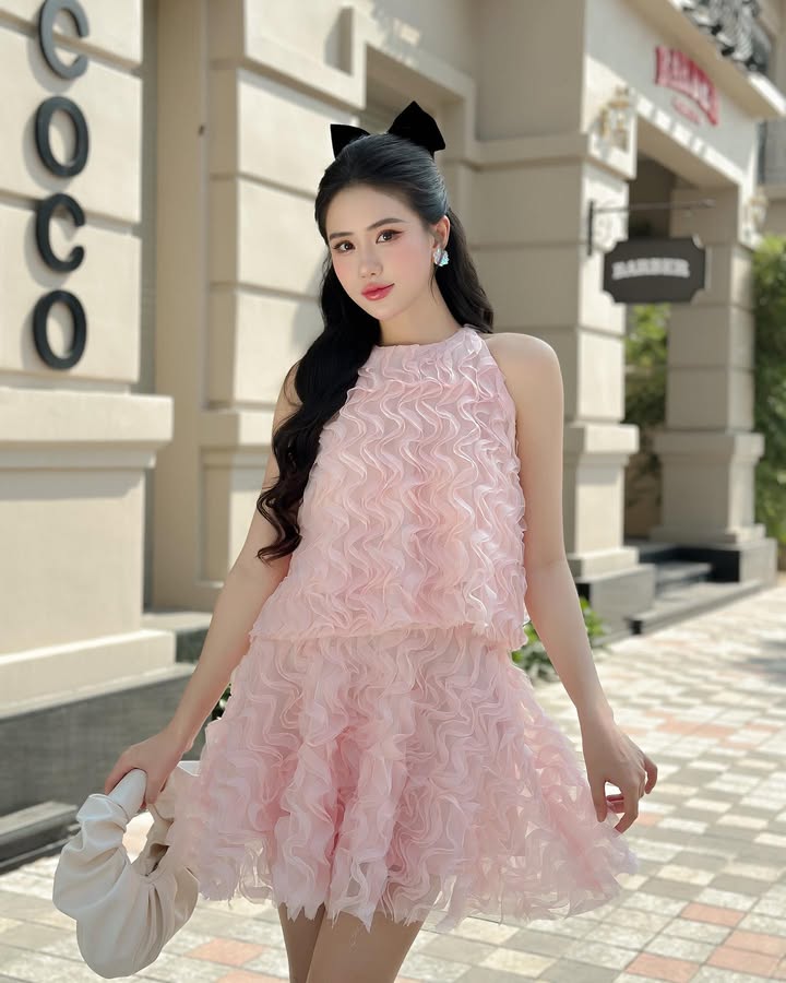 Ruffle-heavy-coquette-outfit-ideas-fall.jpg