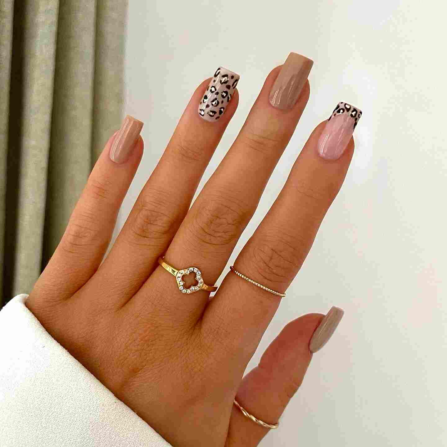 Taupe-fall-nails-with-bold-leopard-details_.jpg