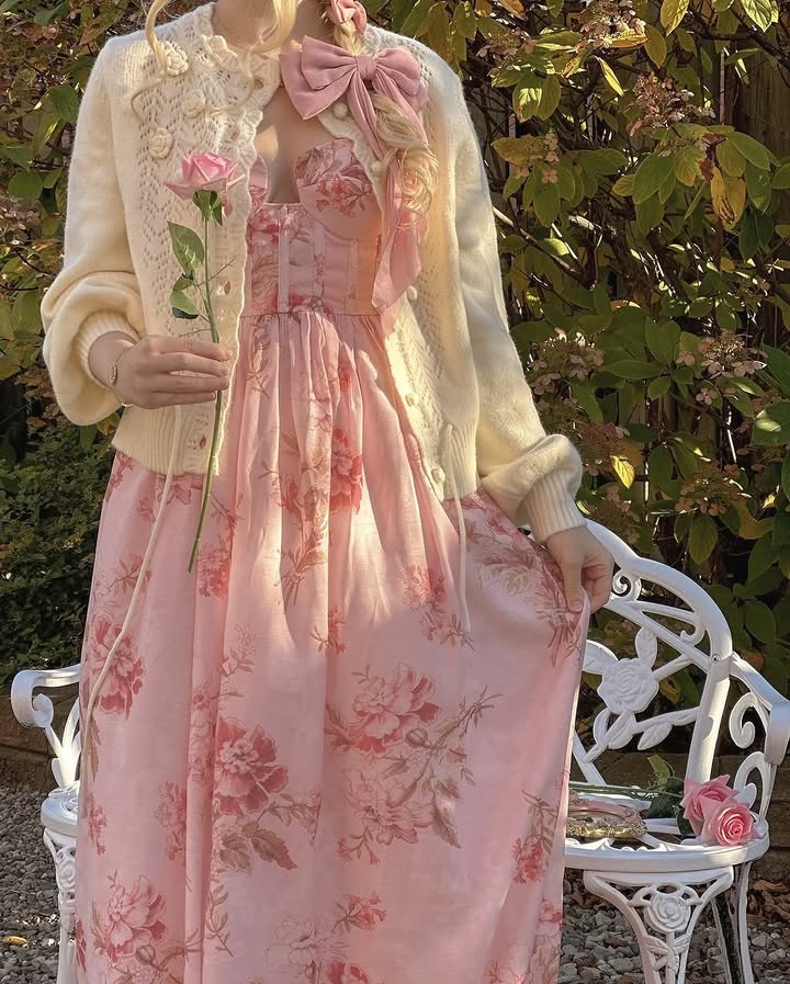Vintage-coquette-look-with-pastel-prints_.jpg