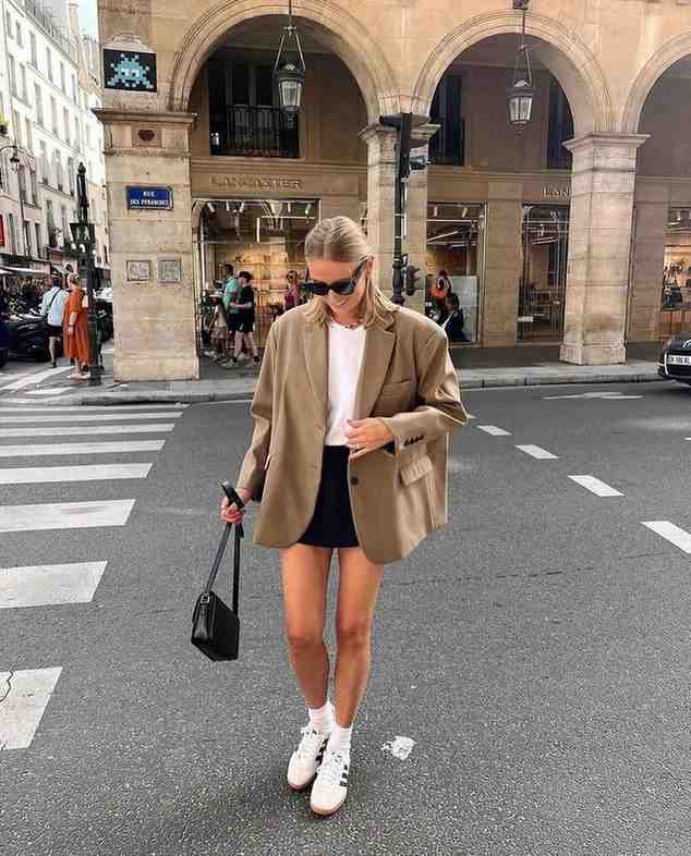 Camel-blazer-with-mini-skirt-Parisian-fall-skirt-outfit-ideas_.jpg