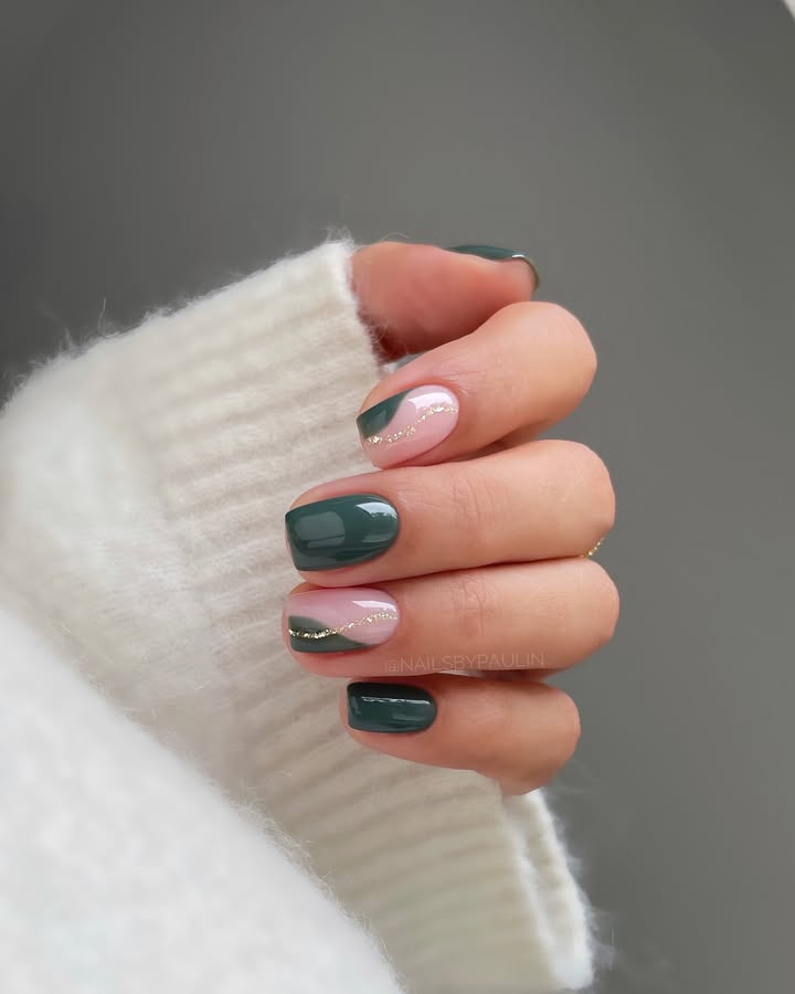 Green-swirl-short-winter-nail-ideas__.jpg