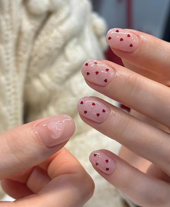 Heart-dots-cute-short-winter-nails_.jpg