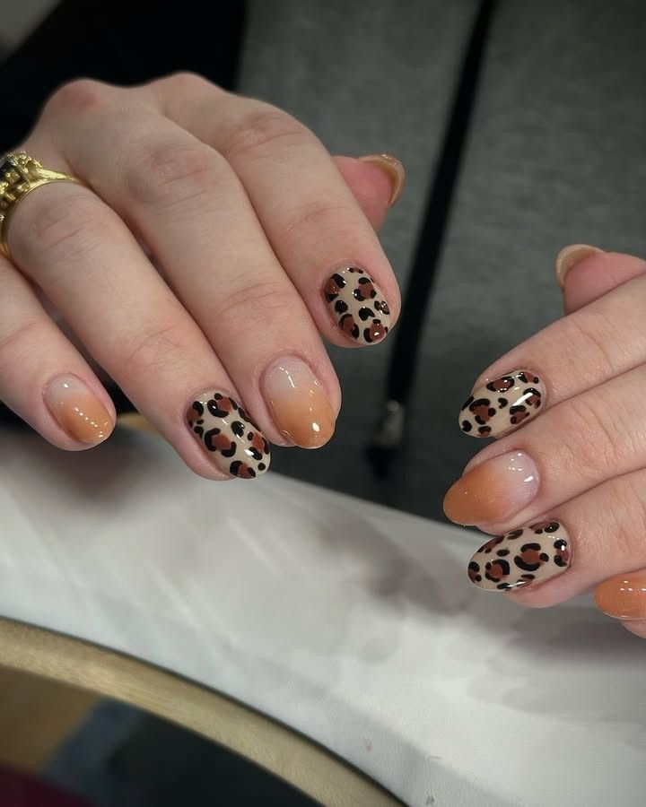 Leopard-print-short-winter-nail-inspo_.jpg