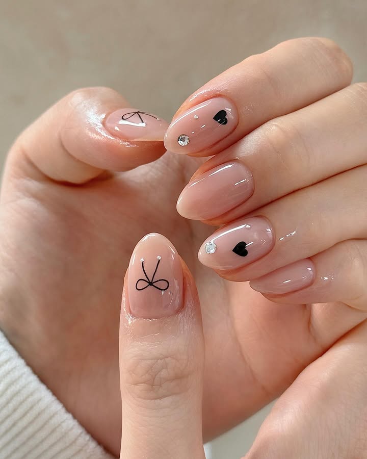 Nude-art-short-winter-nail-look_.jpg