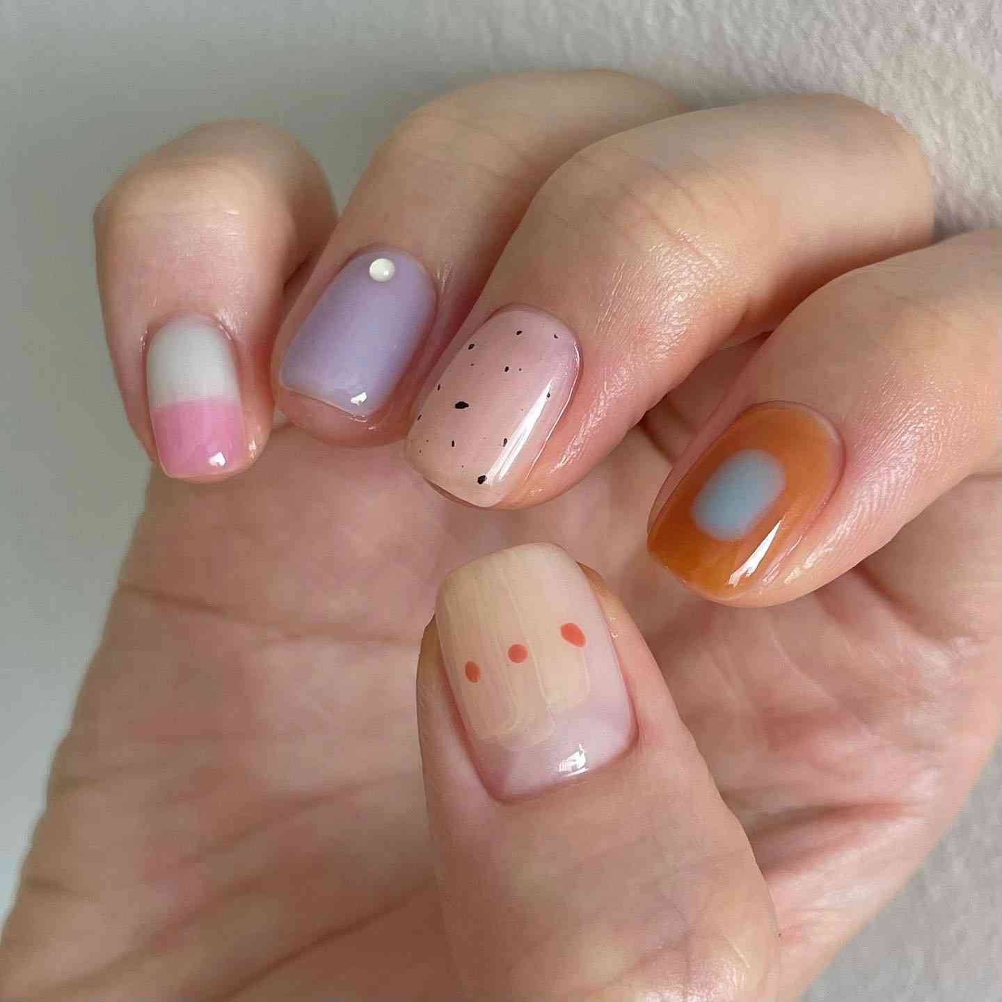 Pastel-dot-winter-nails-for-short-nails_.jpg