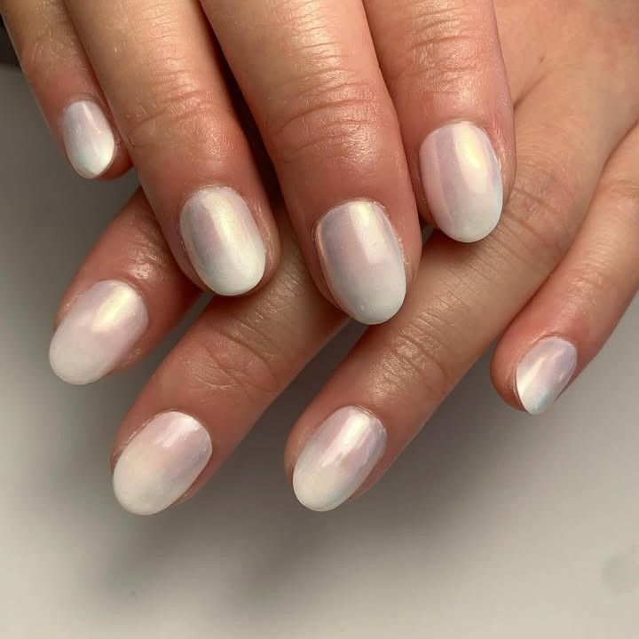 Pearl-shine-short-winter-nail-style_.jpg