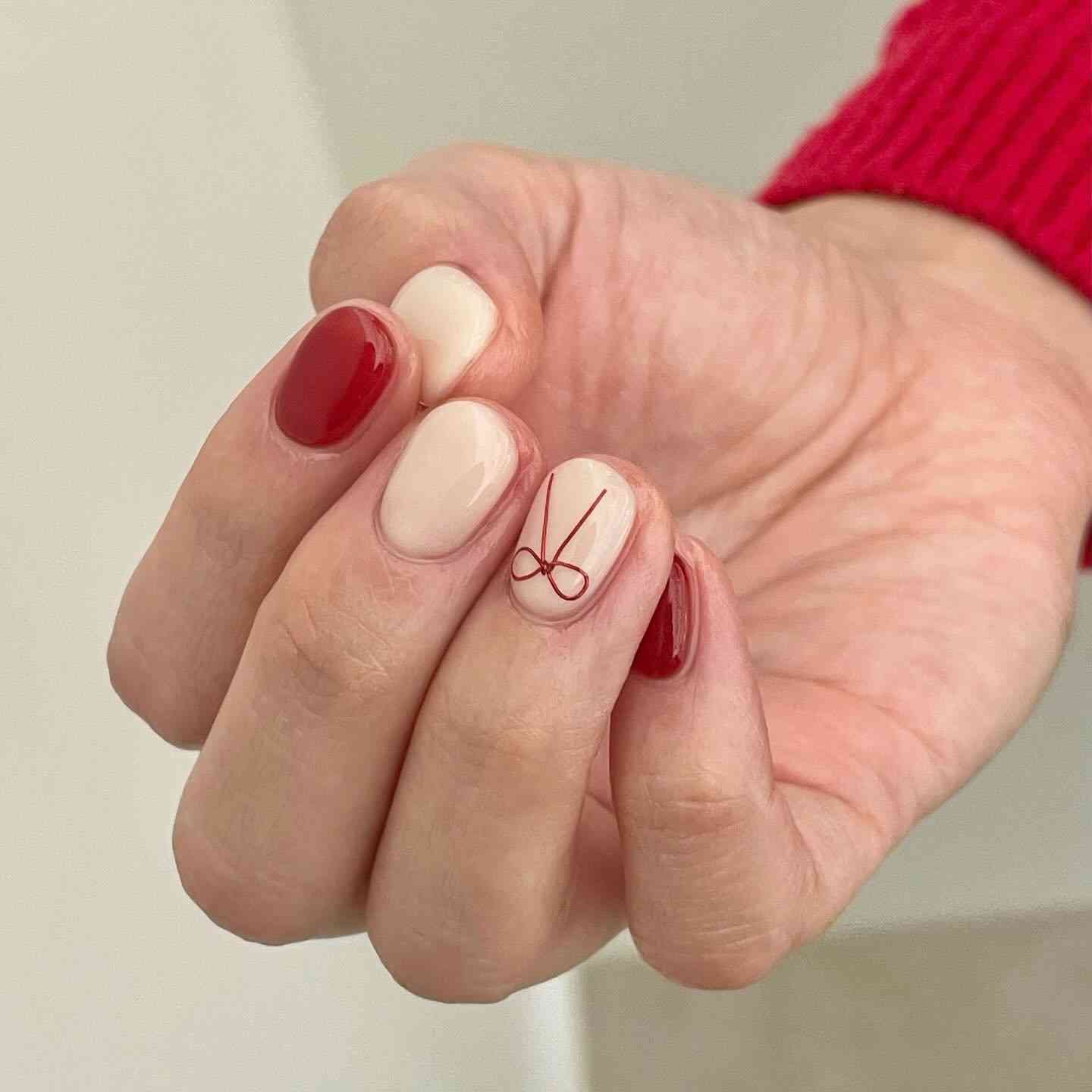 Ribbon-red-short-winter-nail-designs_.jpg