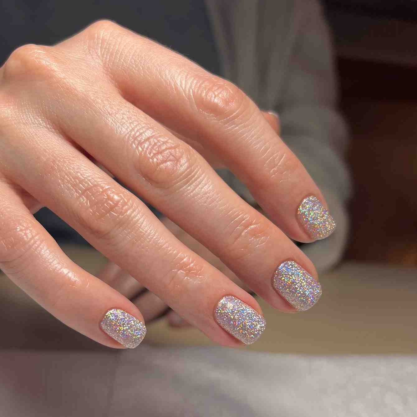 Snowflake-shine-short-winter-nail-style_.jpg