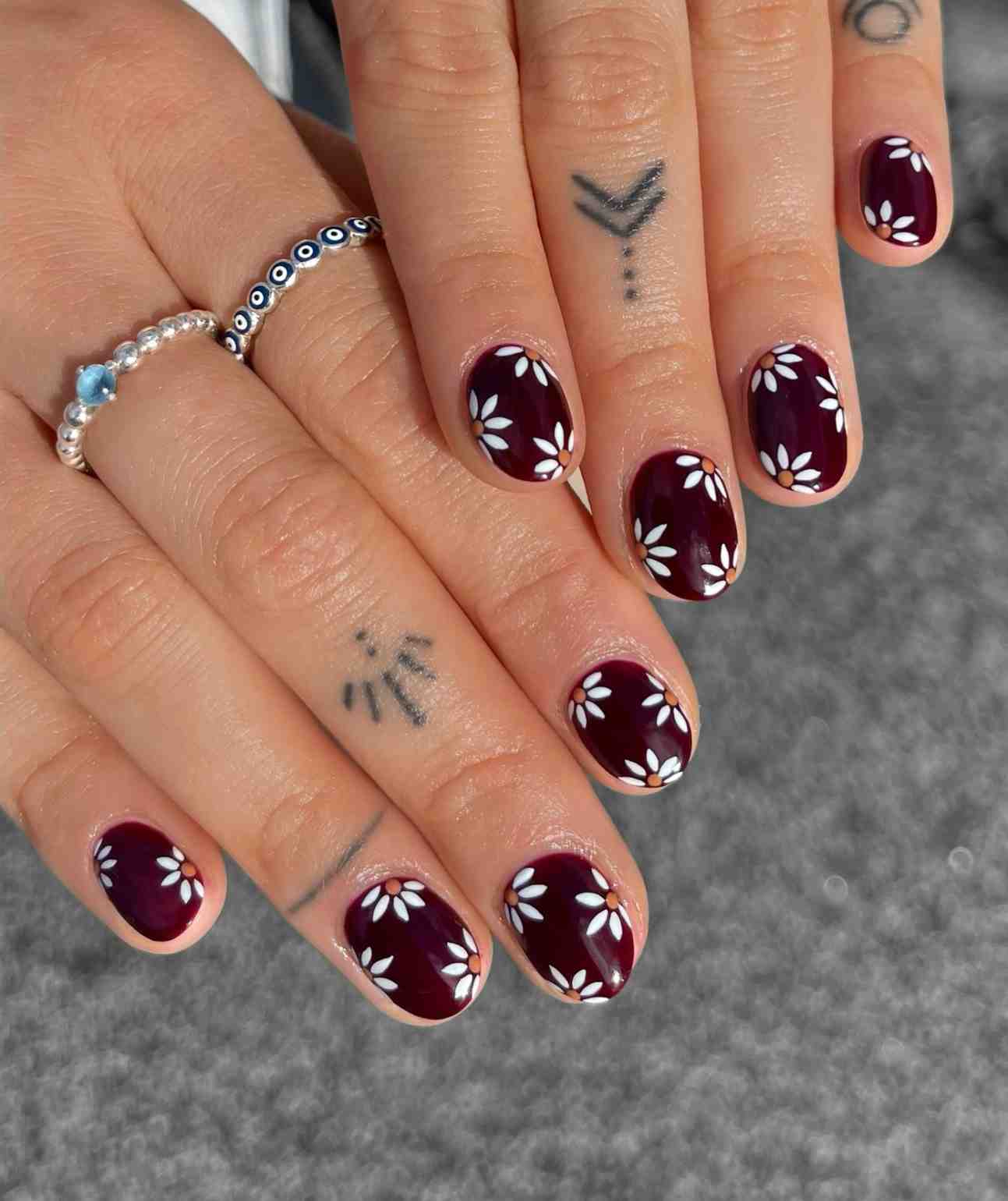 Floral-burgundy-nail-design-for-winter-1.jpg