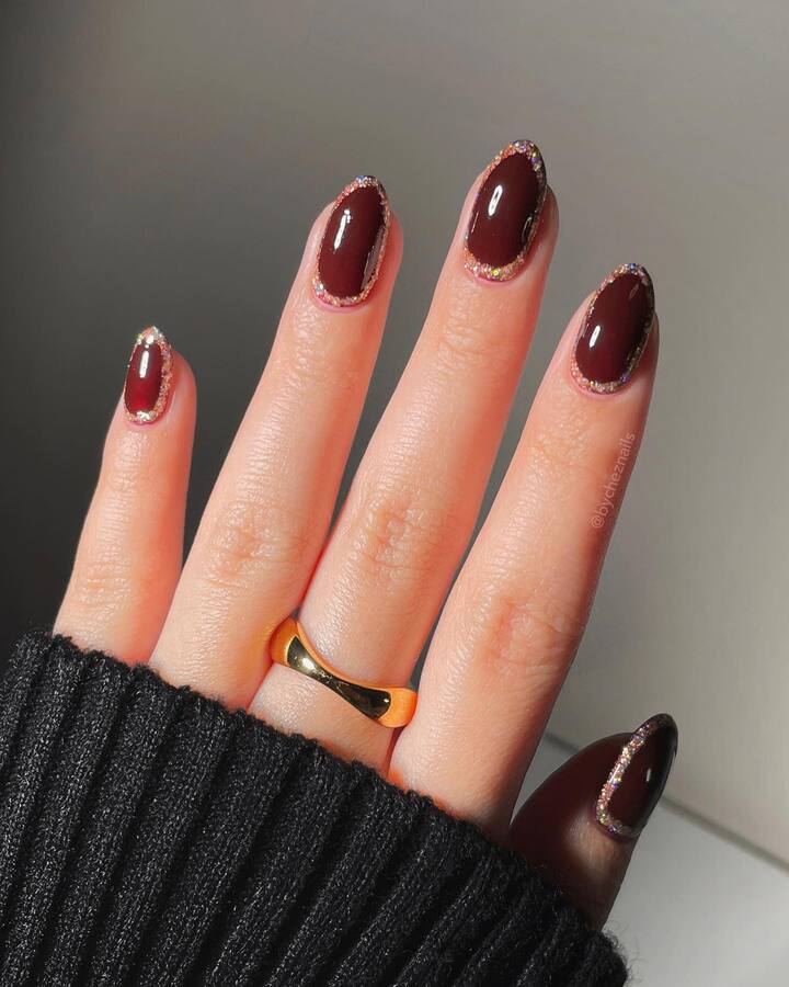 Glitter-burgundy-nail-design-winter.jpg