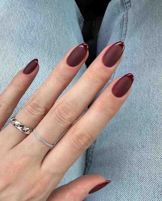 Matte-burgundy-winter-nail-design.jpg