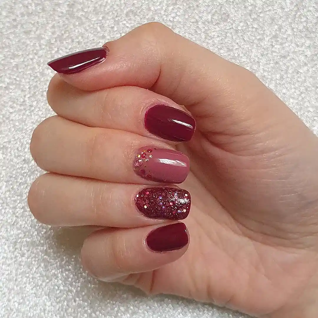 Pearl-burgundy-nail-design-winter.webp