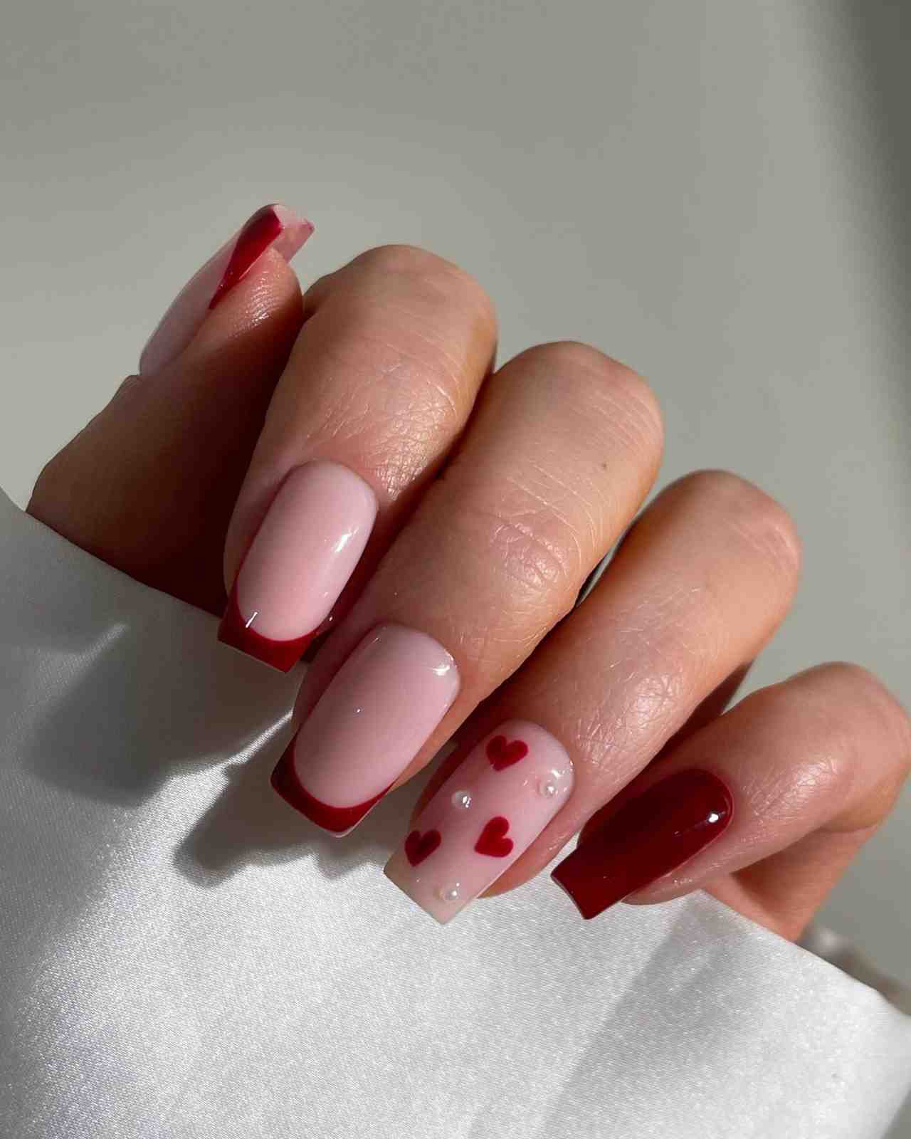 Polka-burgundy-nail-design-winter.jpg