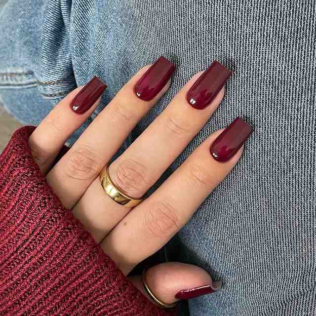 Shimmer-burgundy-nail-design-winter-1.jpg