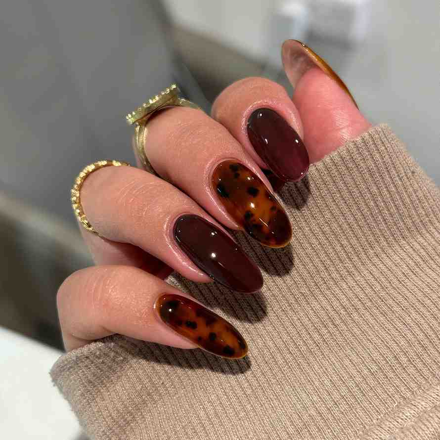 Wine-ombre-burgundy-winter-nails-2.jpg