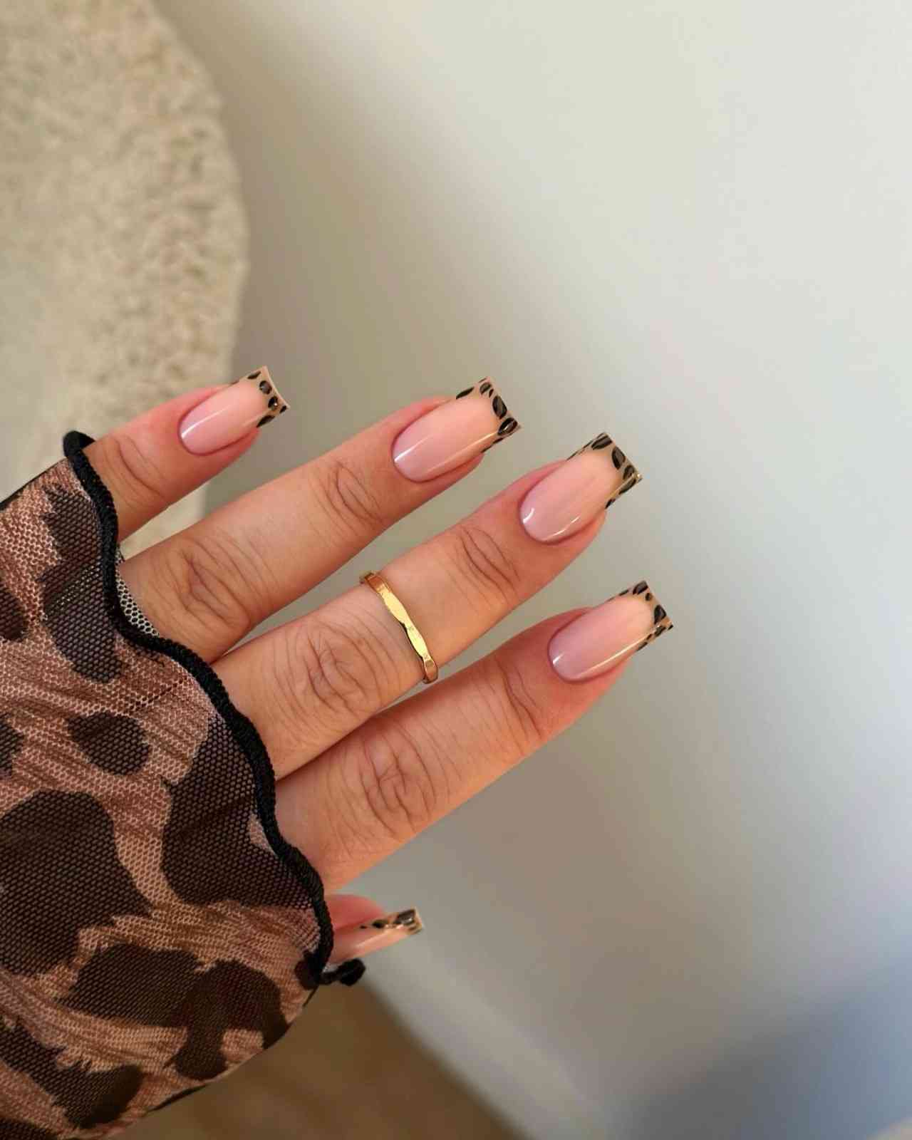 leopard-coffee-brown-nail-design