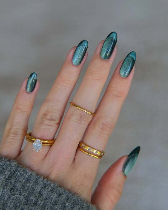 Cat-Eye-Green-Nail-Look.jpg