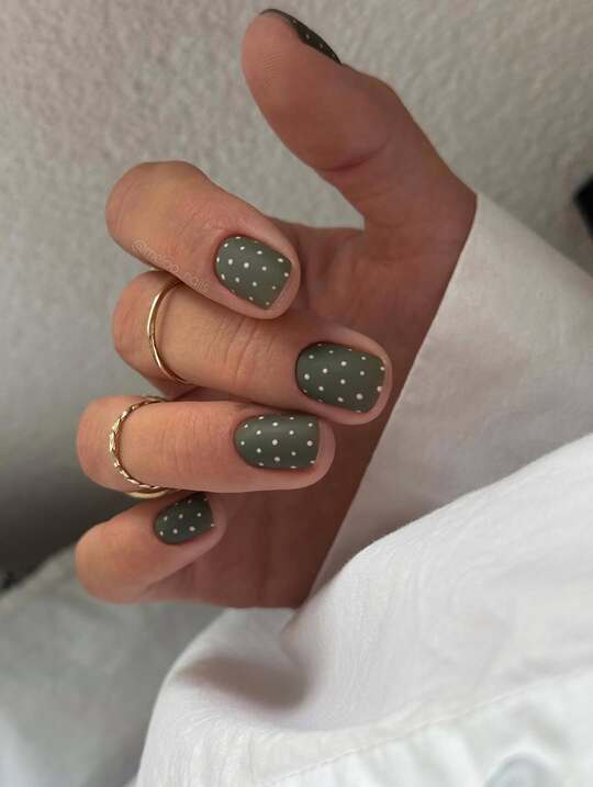 Polka-Dot-Green-Nail-Design.jpg